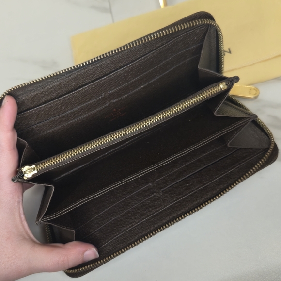 Louis Vuitton Damier Ebene Zippy Wallet with Dust Bag - Picture 6 of 10